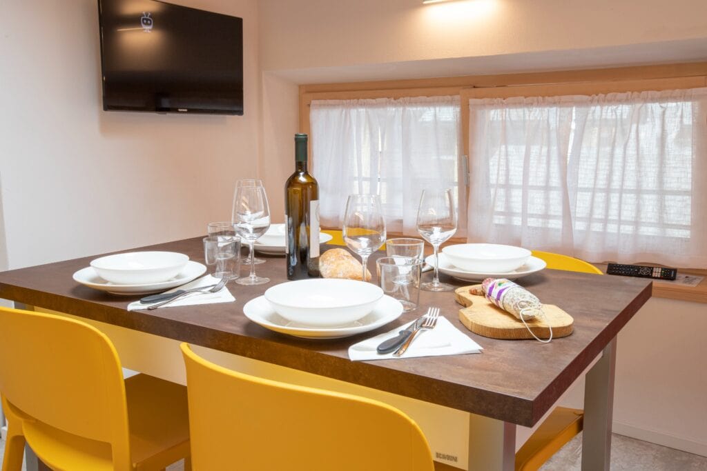 Soggiorno sala pranzo tavolo appartamento 4